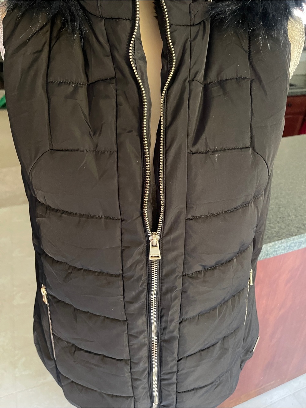 Calvin Klein Black Quilted Hooded Puffer Vest with Faux Fur Trim - Size L - Picture 4 of 8